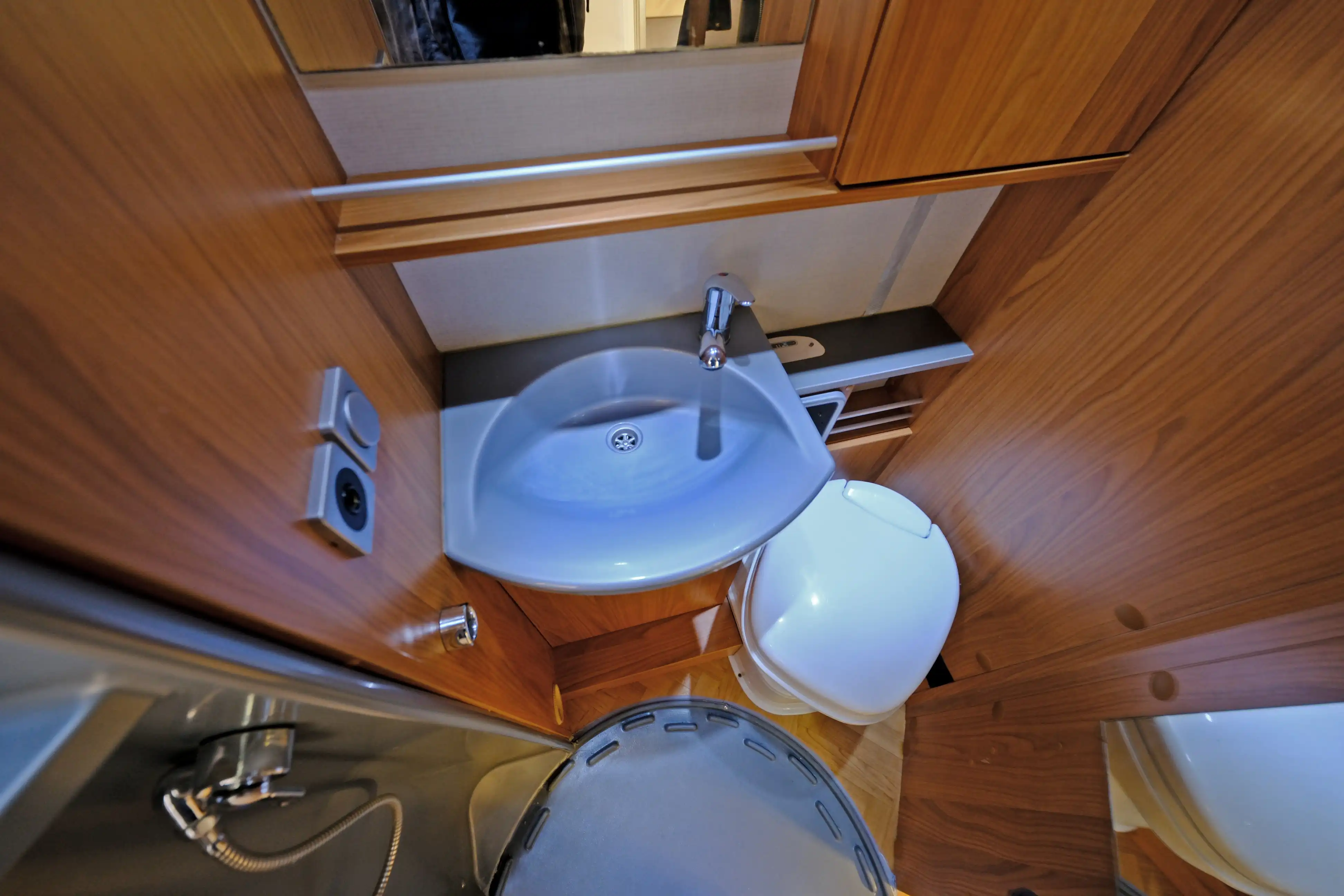BUERSTNER Mega Van IT 675